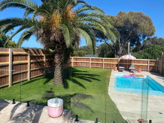 Palm Springs Oasis in Rye – Walk to Beach/Shops!