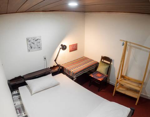 4 BedRoom House Near TrainStation