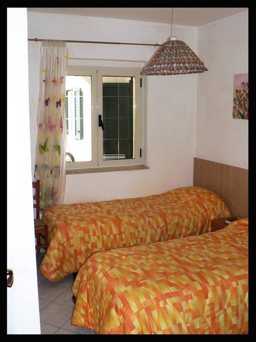camera da letto con letti singoli