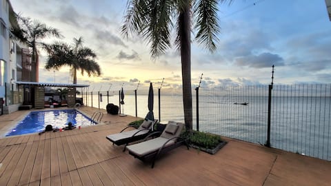 Luxury Retreat 3 BR, Pool & Spacious In Banana ISL