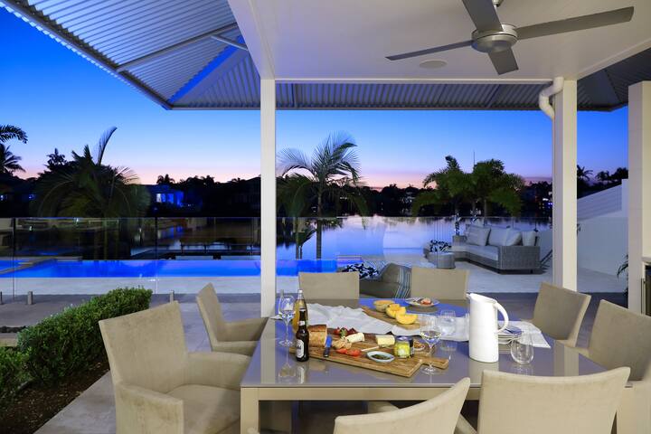 The Peninsula – spacious waterfront & heated Spa gallery image 3