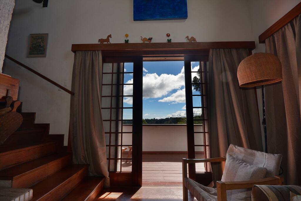 Sala com deck e linda vista