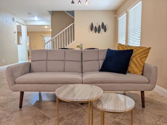 Spacious & Chic Deco House mins to strip 4BD2.5BA