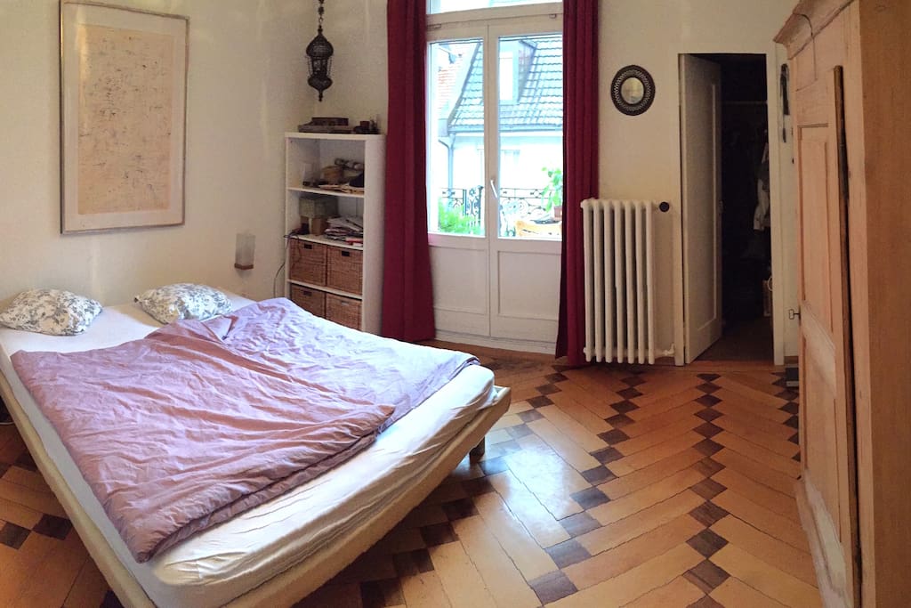 Schlafzimmer mit Balkon