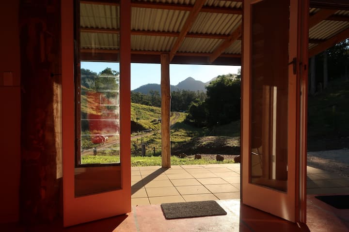 إطلالات على الجبال.