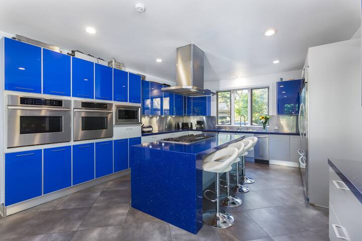 Beverly Hills 4BD Tennis Estate w/ Gym, Pool & Spa gallery image 5