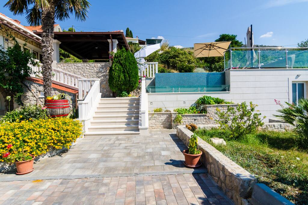 The view of the property from the parking.