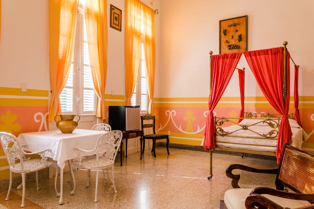 Luxury room , with balconies. Queen bed