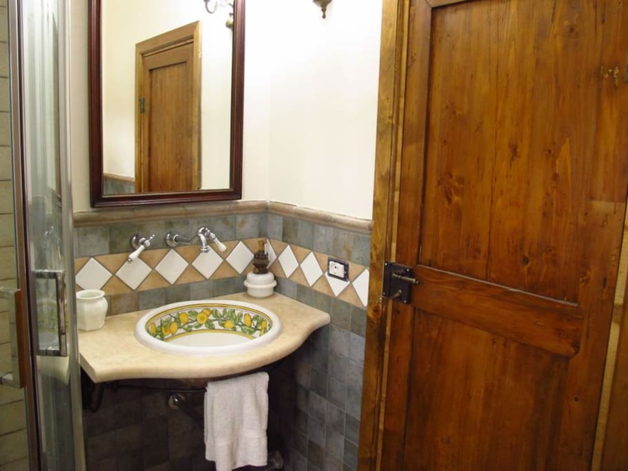 Bagno privato (private bathroom)