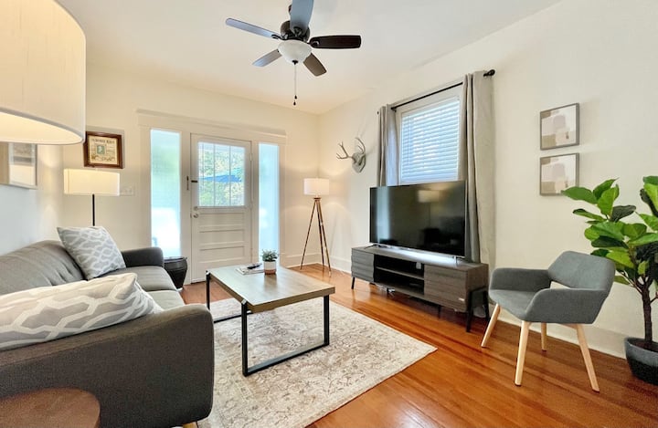 Historic Cottage Overlooking Whittington Park! - 핫스프링스