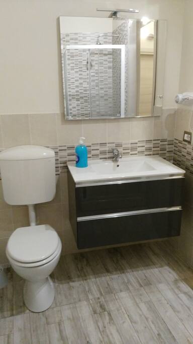 Bagno camera lilla