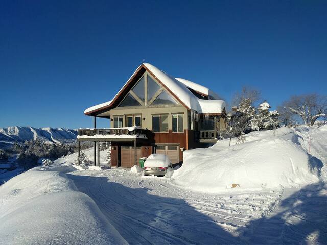 NEW! Private InTown Galaxy Dr. Guest Suite w/Views