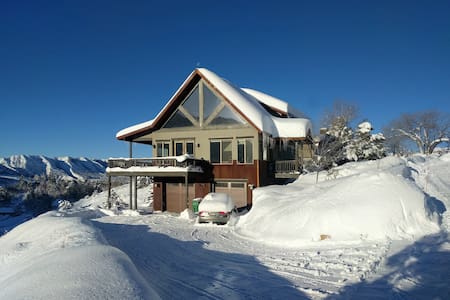 NEW! Private InTown Galaxy Dr. Guest Suite w/Views