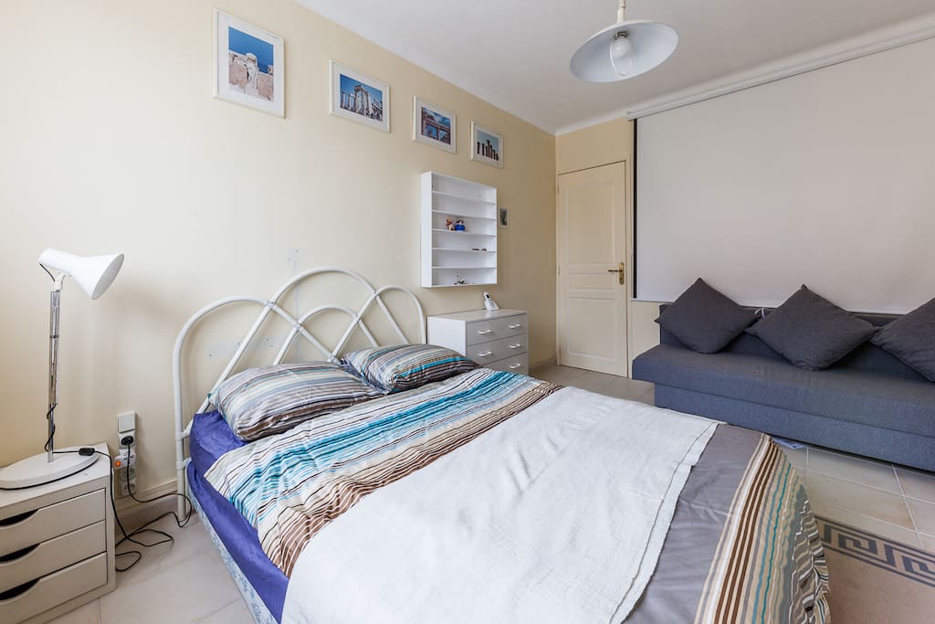 Bed room