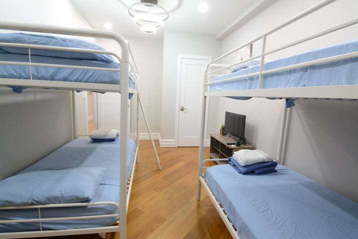 Very spacious duplex fits 16 people w/master bath gallery image 3