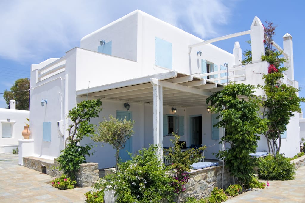 The villa can accommodate up to 8 guests