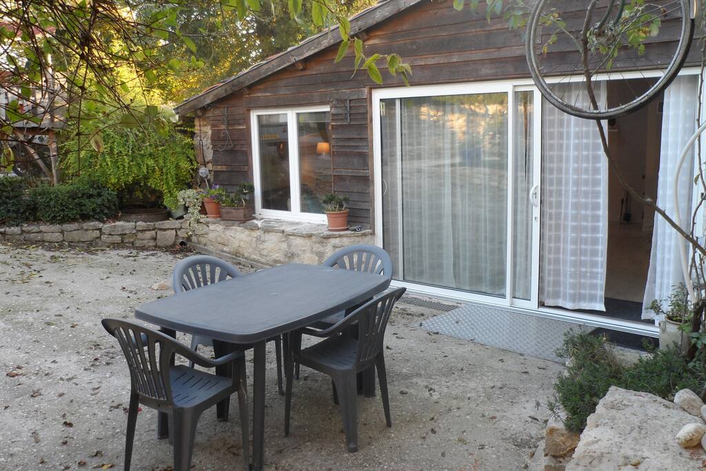 accés au gîte par la cour