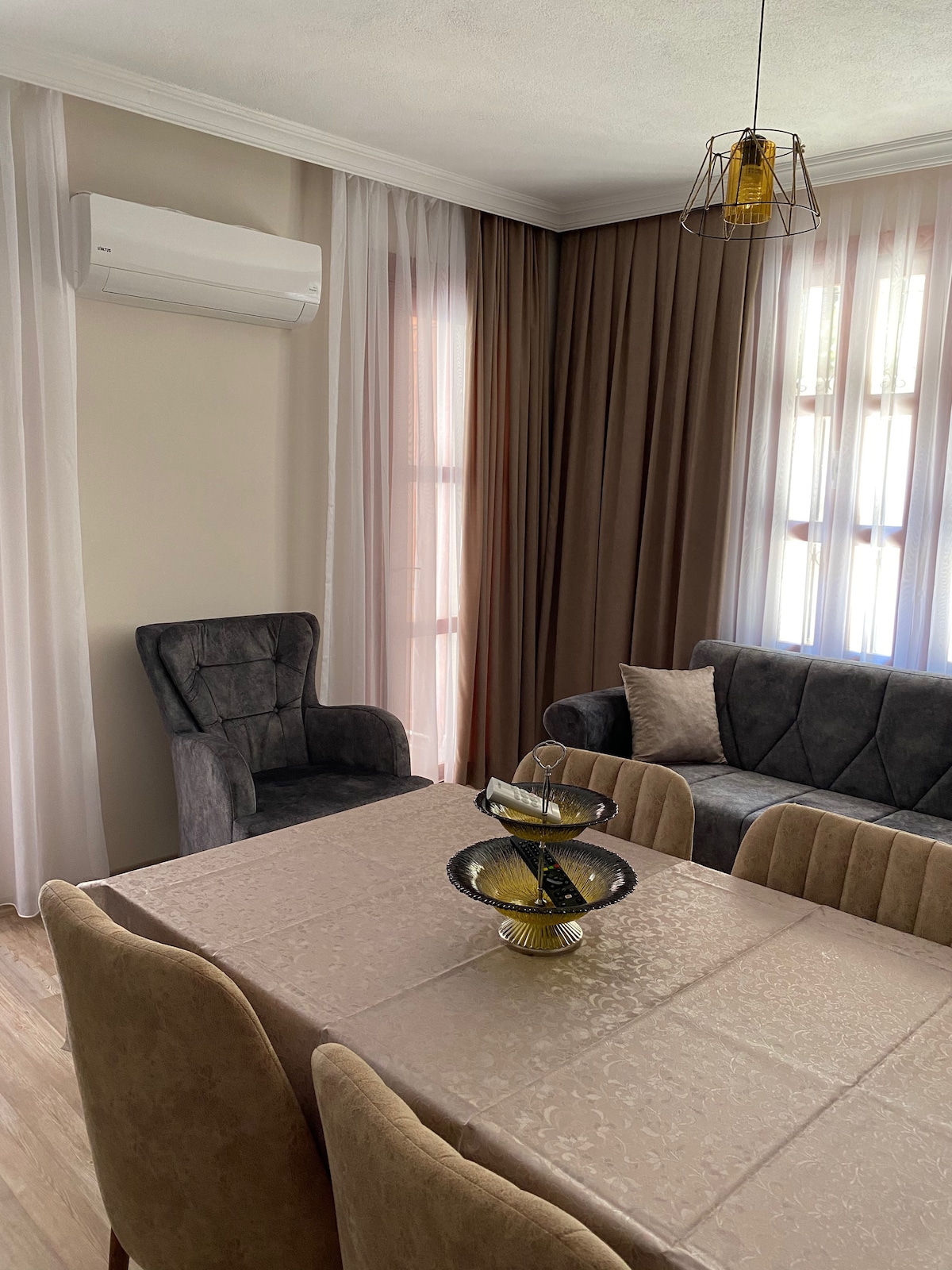 Living room image 1
