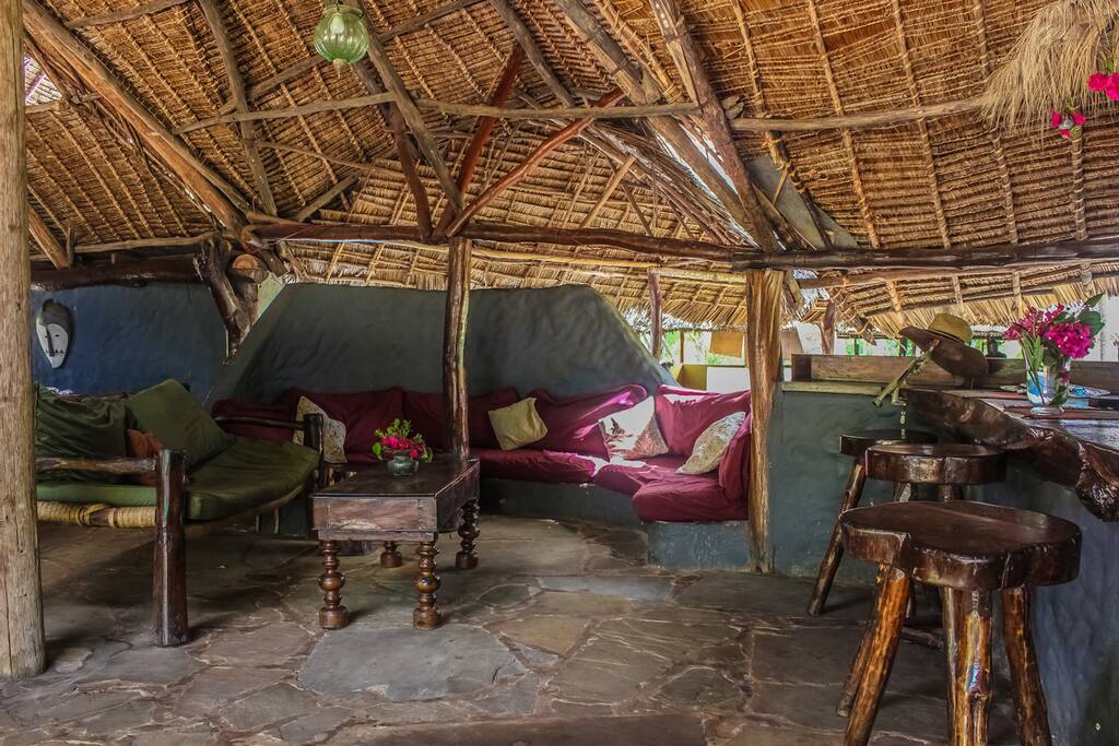 Lounge at the bar and enjoy a wide variety of sun-cooled drinks.