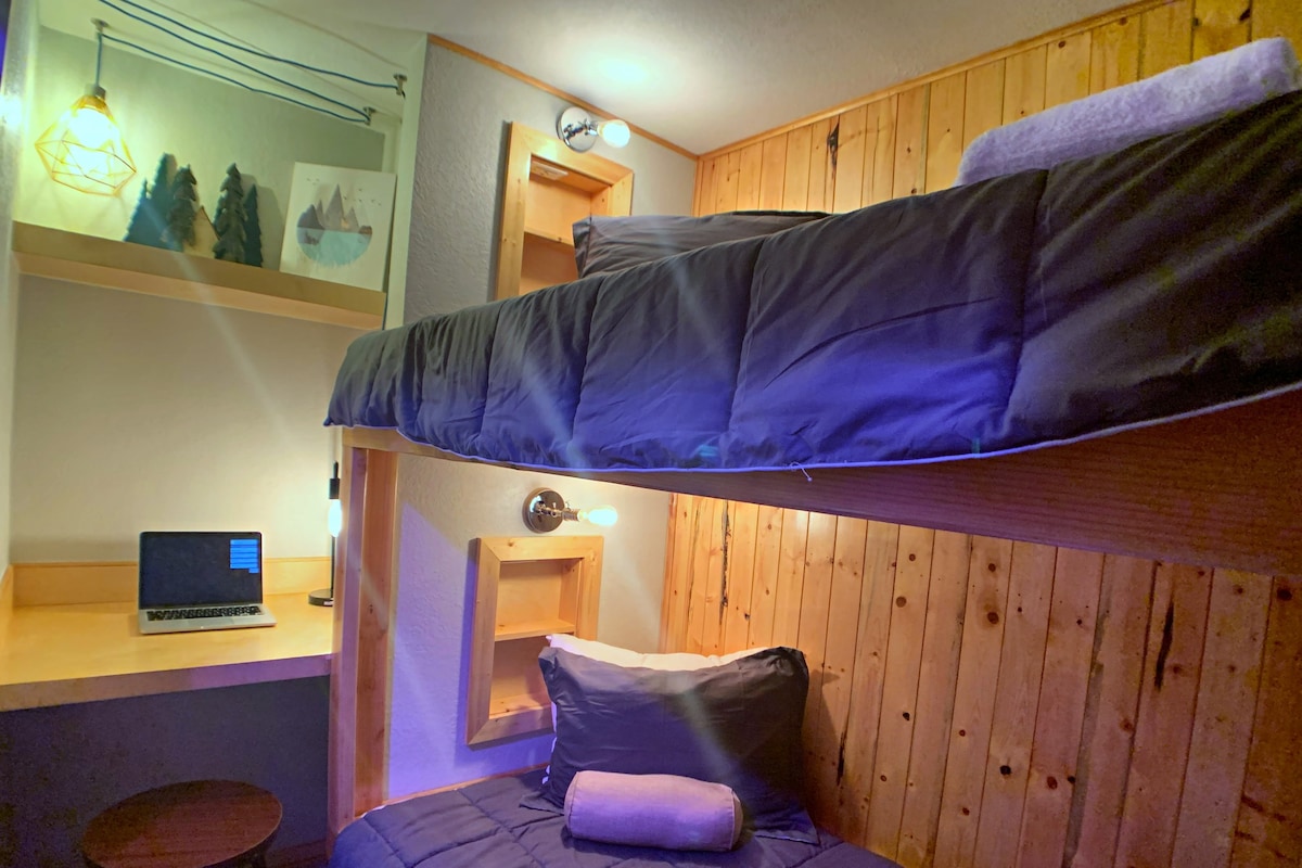 Private bunk Room with 10 inch memory foam mattresses! 