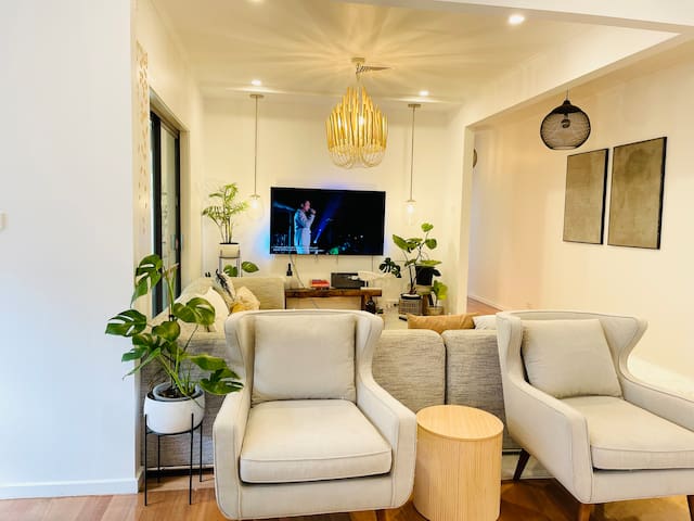 D132 Well Keep Secret Lake Home 5bdrs, 16ppl