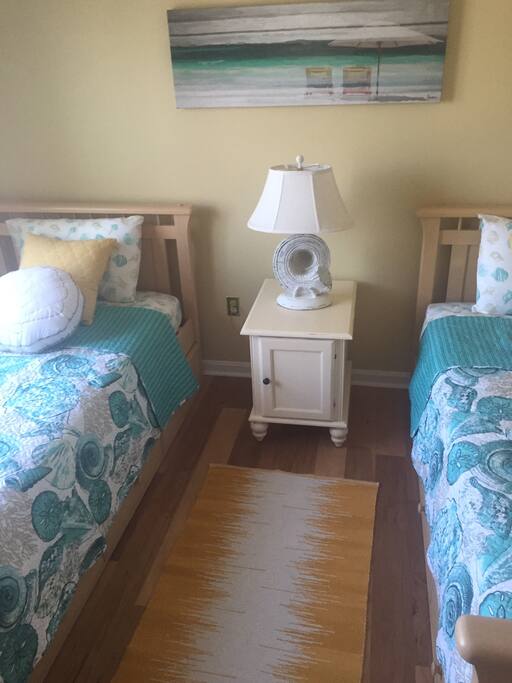 Bedroom #2 with 2 single beds