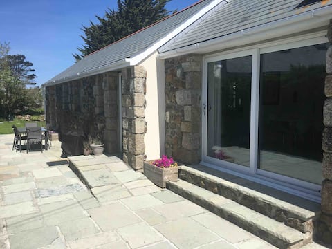 Cornish cottage on a smallholding; dog friendly