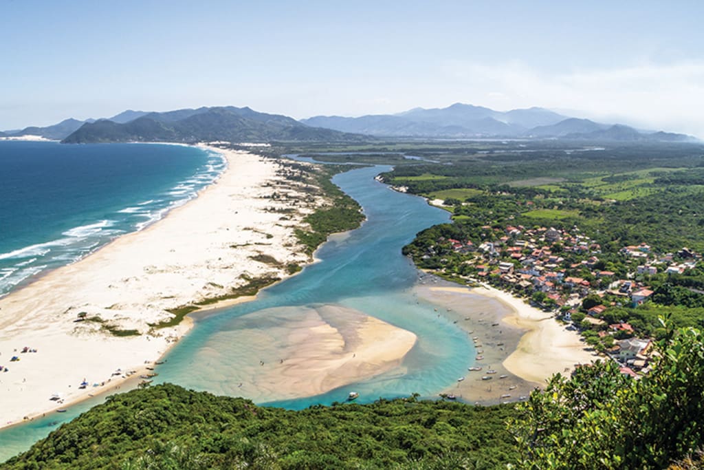 Praia da Guarda do Embaú e Rio da Madre