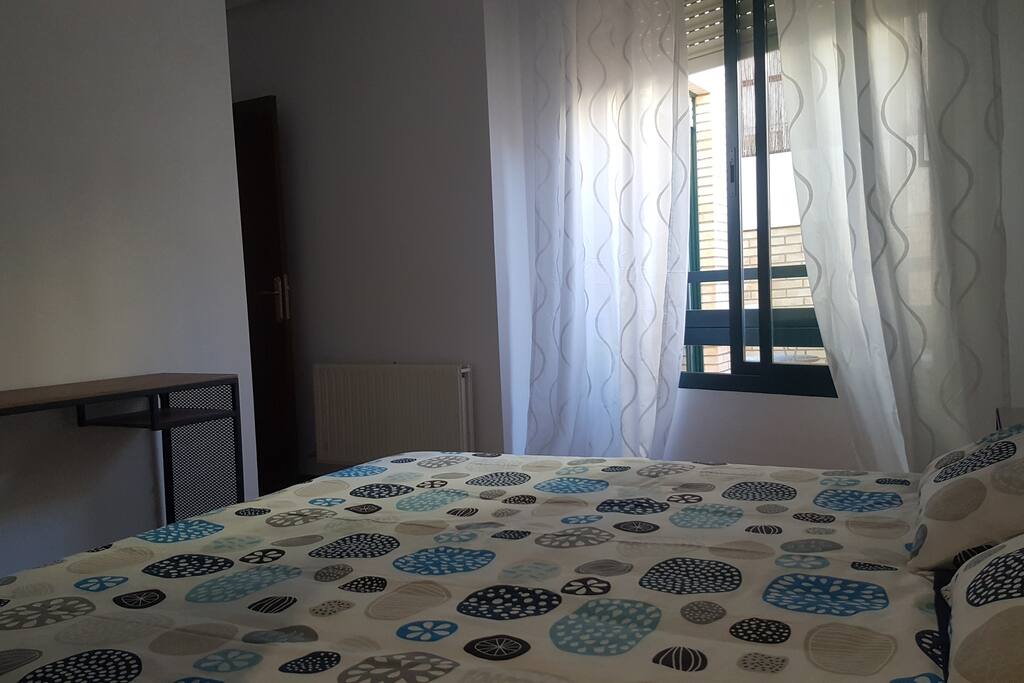 Habitación Principal con vistas a la terraza