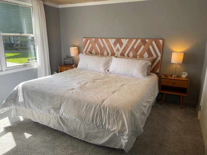 2nd bedroom with king bed