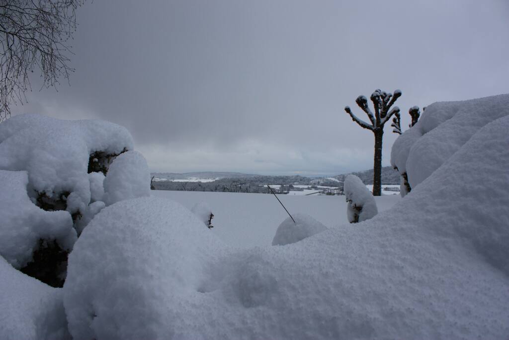 Vue panoramique sur la vallée depuis la maison