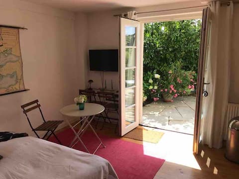 1-room Appertmt in a central/quiet sunny location