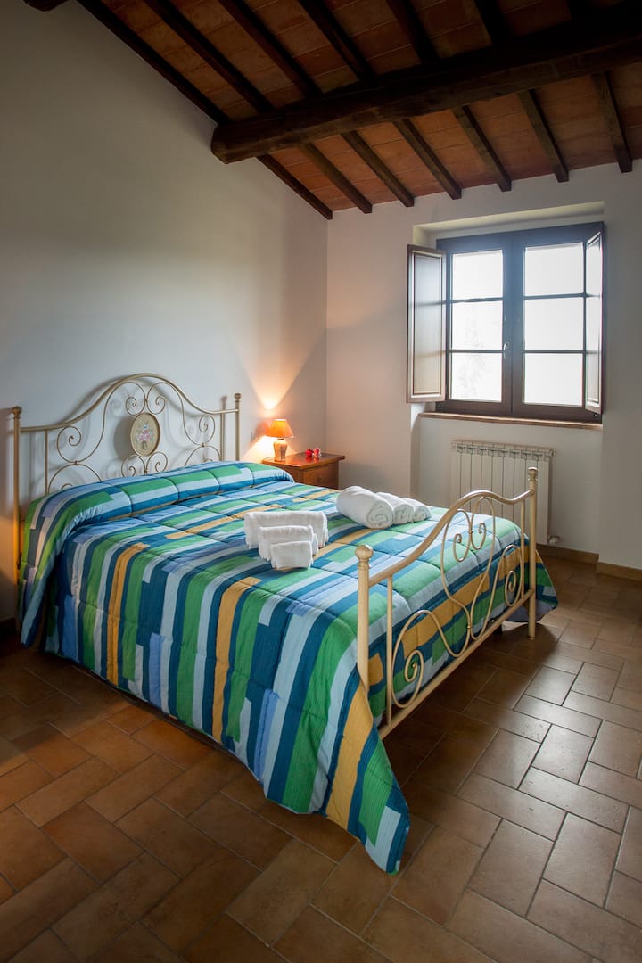 Спалня с двойно легло