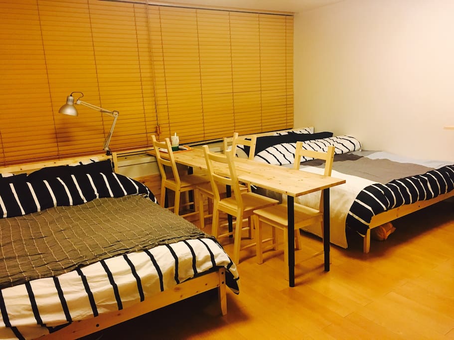 The room is bigger than it looks in the picture:)