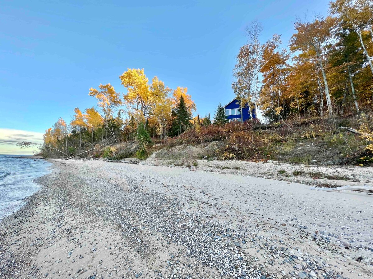 *NEW!* Blue Ridge Beach House (reviews in pics!) Cabins for Rent in Cheboygan, Michigan