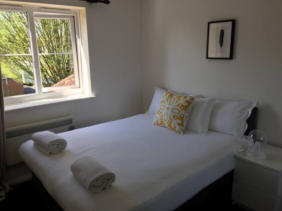 Double bed - can be split to 2 singles