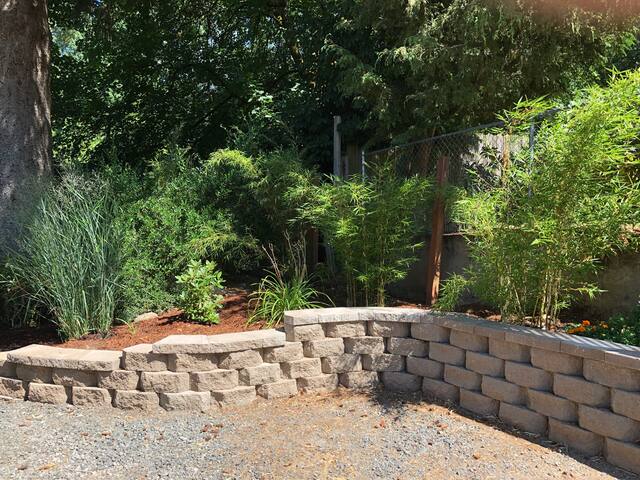 Smart Home, 2100 SF, Close to I-5, Large Yard gallery image 3