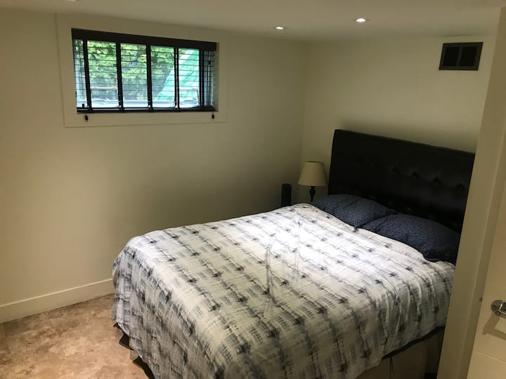 เตียง 1 พร้อมเตียงควีนไซส์ 