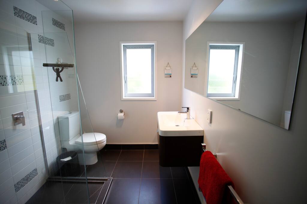 Spacious modern bathroom