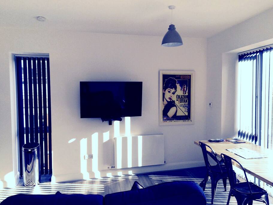 Living Room / Dining Table