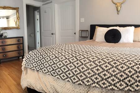 'DESERT GOLD'- A Midtown Treasure
Reno, NV.