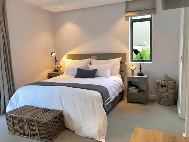 Luxurious holiday apartment with private pool. gallery image 4