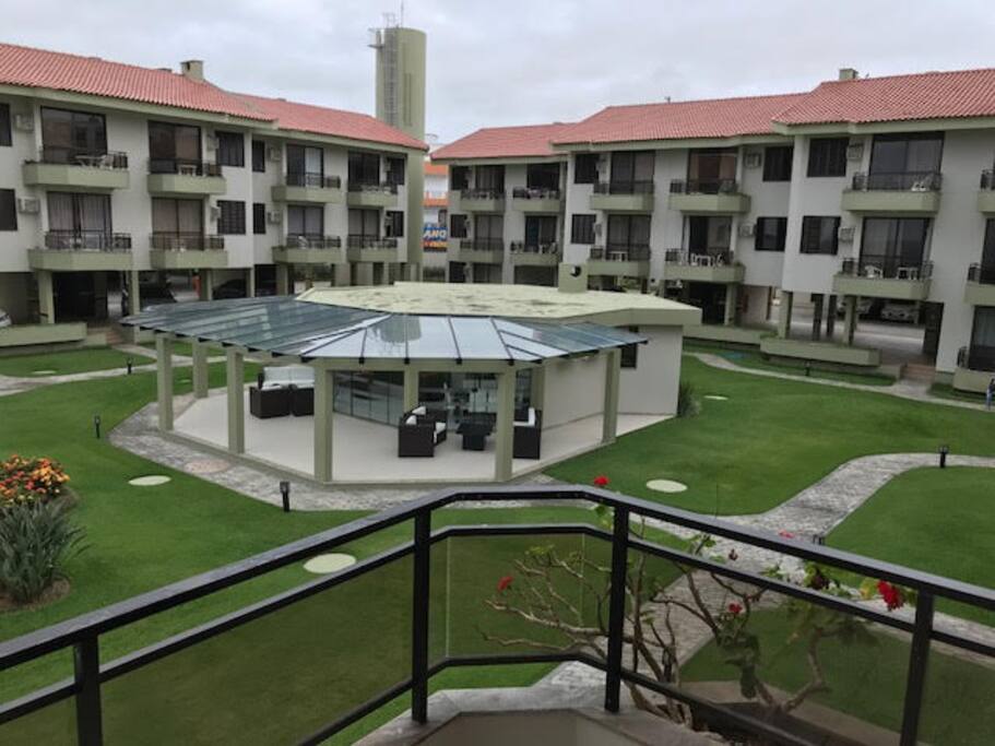 VISTA INTERNA DO CONDOMÍNIO - ÁREA DE CONVIVÊNCIA COM CHURRASQUEIRA, COZINHA E SALÃO DE FESTAS