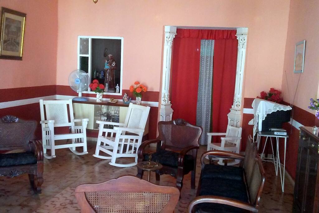 agradable sala de estar para su descanso
