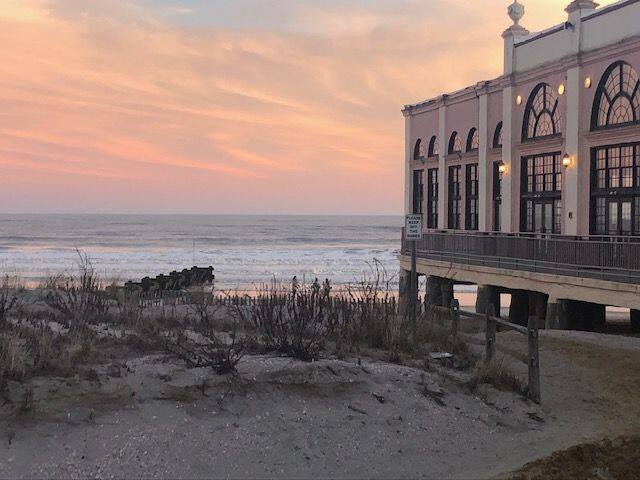Ocean View, Boardwalk View, Beach-Block Studio.