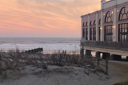 Ocean View, Boardwalk View, Beach-Block Studio.