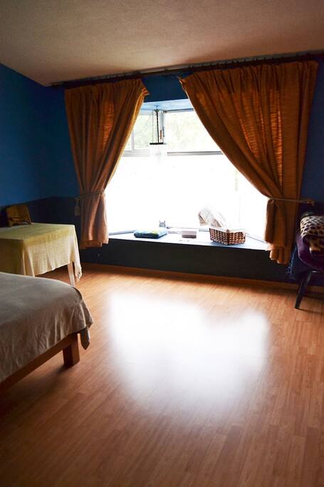 recamara con cama matrimonial
