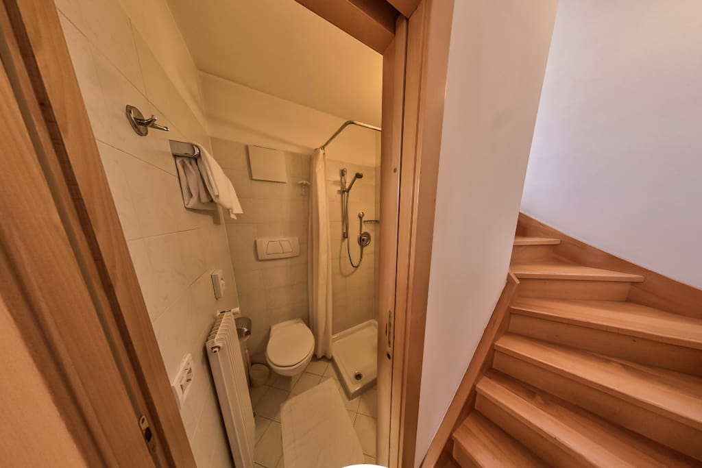 Secondo Bagno con doccia
