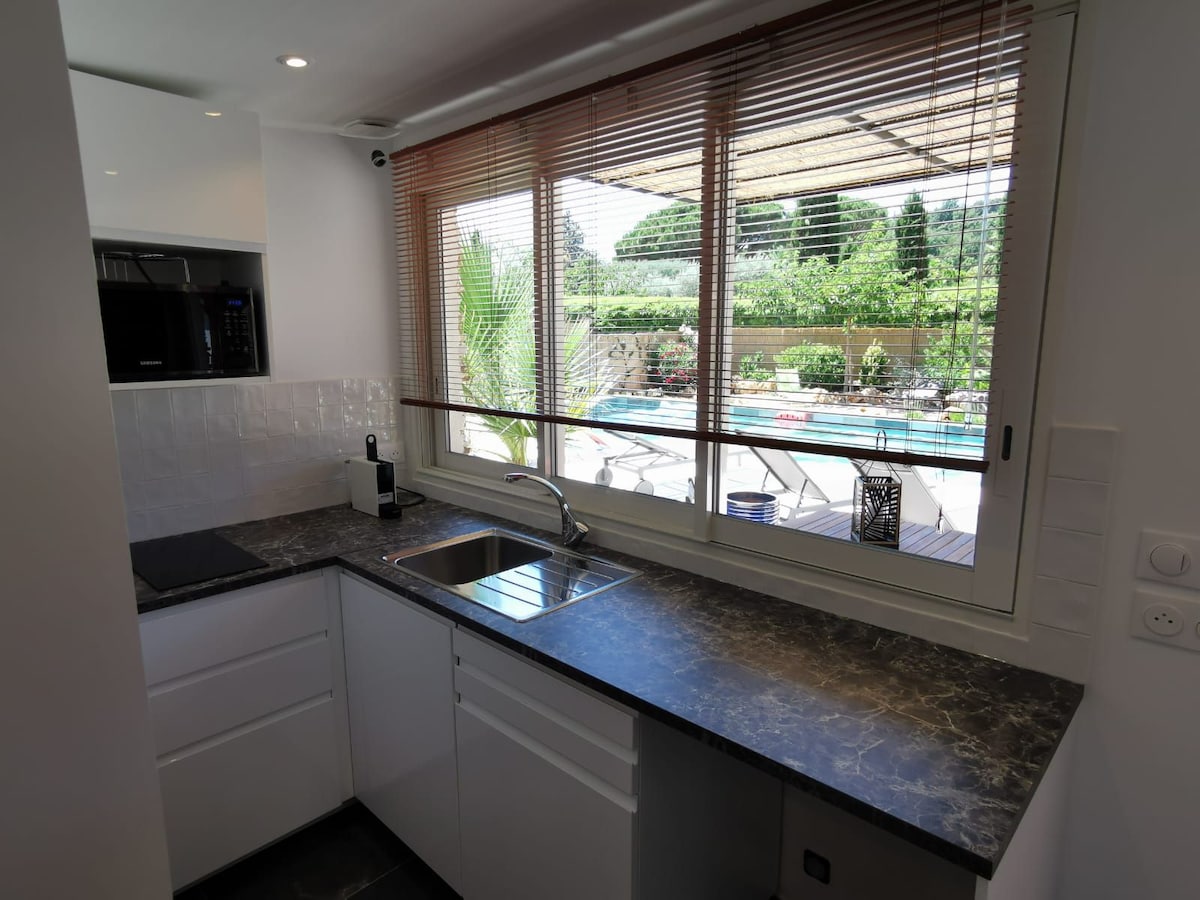 Successful Airbnb property: Charming studio with pool in Grimaud