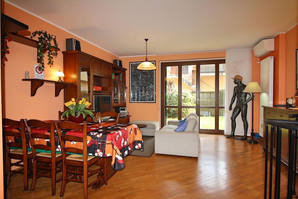 Sala con accesso al giardino